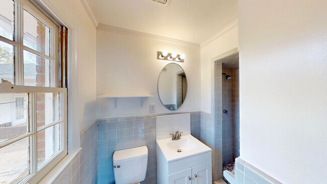 Building Photo - 6821 View Way Dr