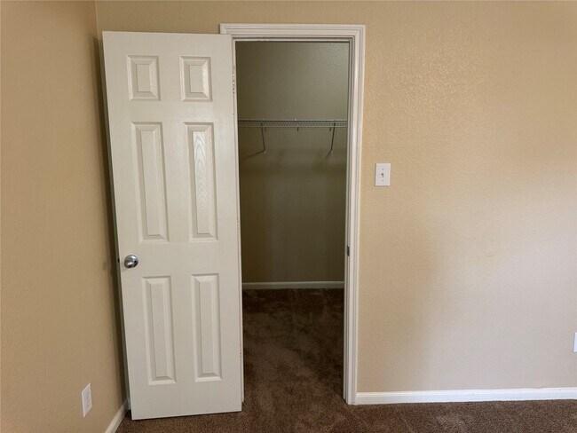 Building Photo - 21307 Springbrook Hollow Ct