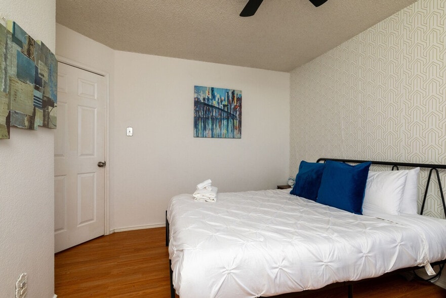 Building Photo - 3032 Marigold Dr
