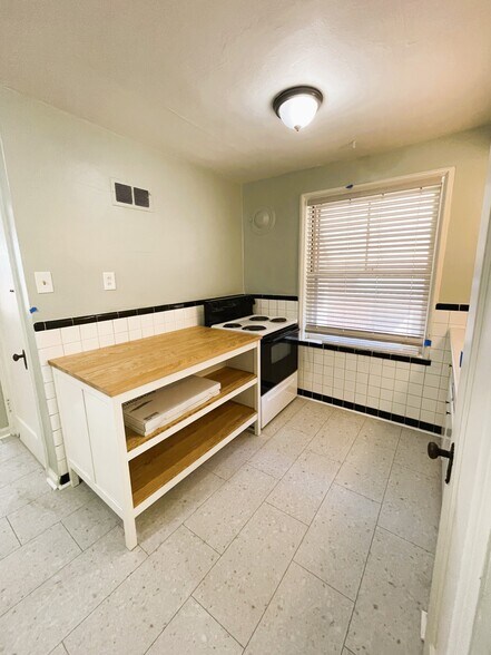 Building Photo - 4938 Fyler Ave
