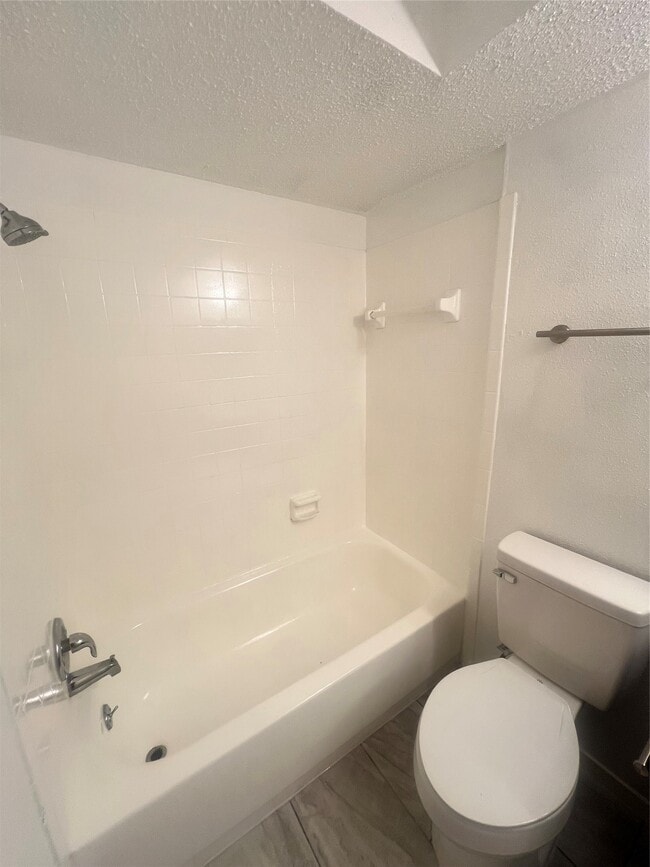Building Photo - 5670 Birchmont Dr
