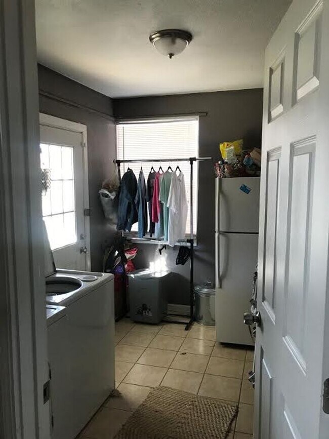 Building Photo - Pre leasing for fall 2026! 3/3 in Medical District!