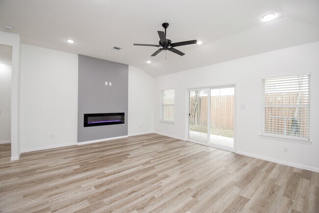 Building Photo - 2139 Counter Point Dr