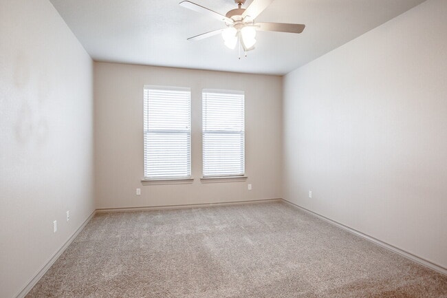 Building Photo - Beautiful Home in Cambridge Way