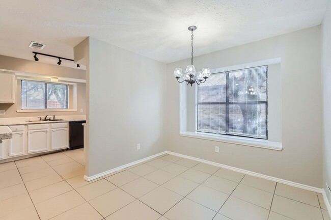 Building Photo - 1304 Seabrook Dr