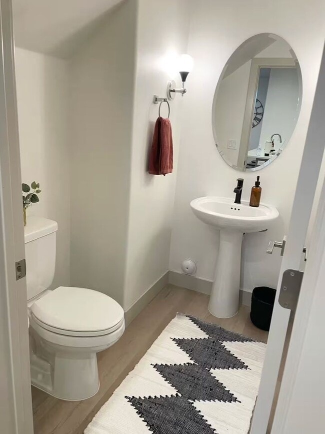 Building Photo - 960 Heritage Dr