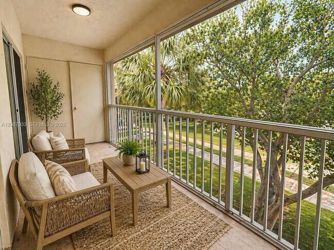 Building Photo - 450 S Park Rd