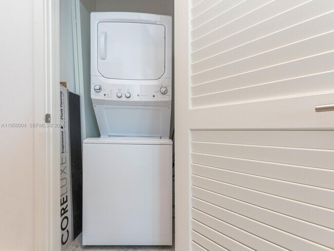 Building Photo - 4111 S Ocean Dr