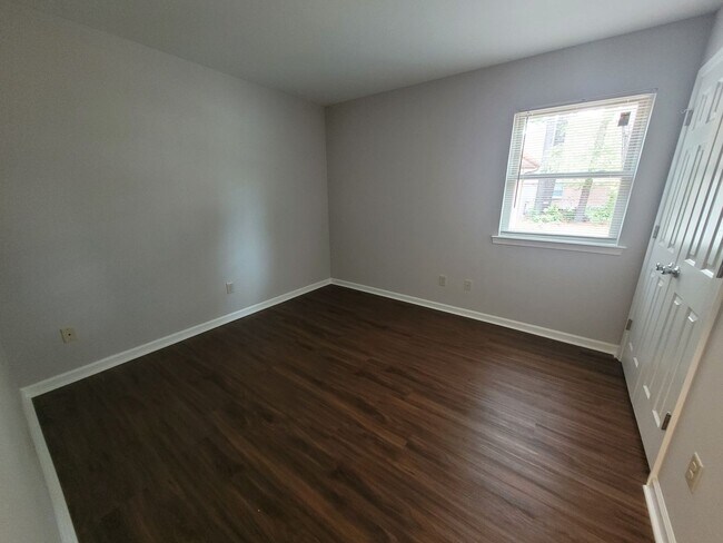 Building Photo - DUNBARTON