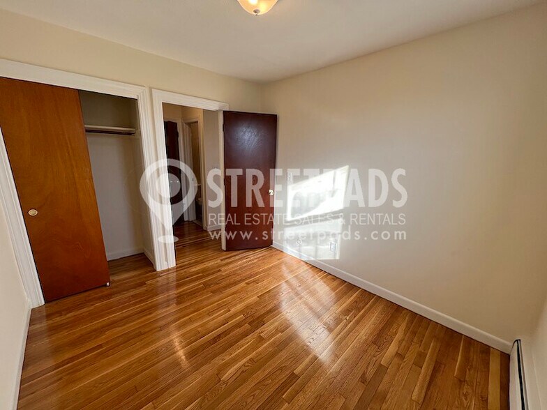 Building Photo - 160 N Beacon St