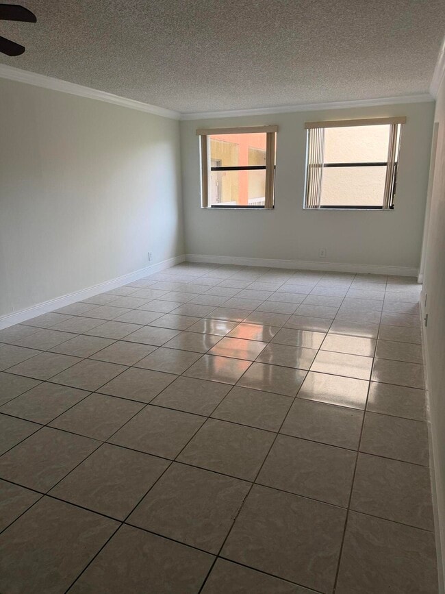 Building Photo - 8160 Geneva Ct