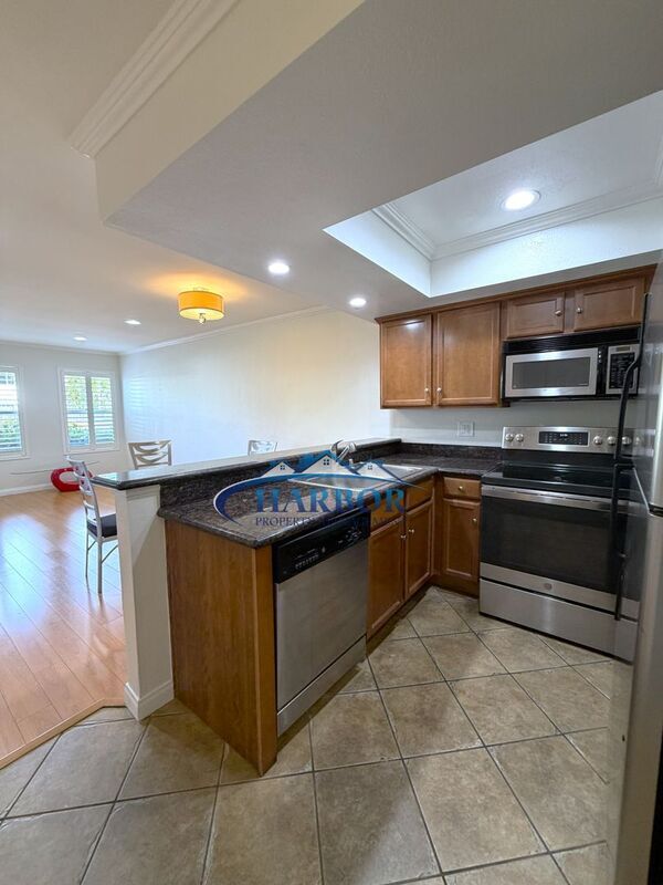Building Photo - 3408 Hathaway Ave