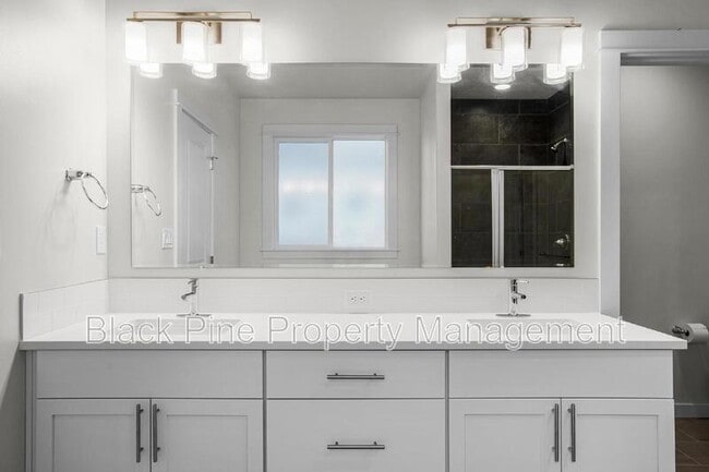 Building Photo - 7536 W Havana Dr