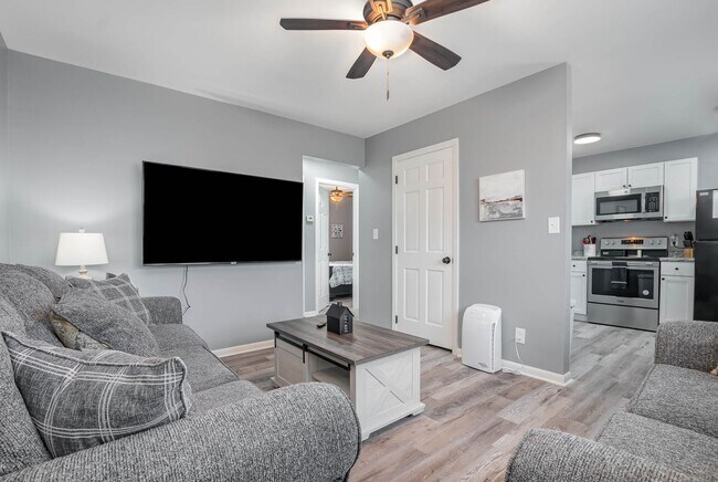 Building Photo - 2 bed, newly remodeled hideaway in Trenton, Ohio