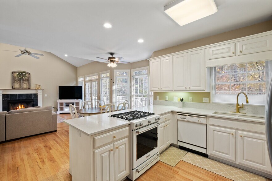 Building Photo - 2293 Camden Dr SW