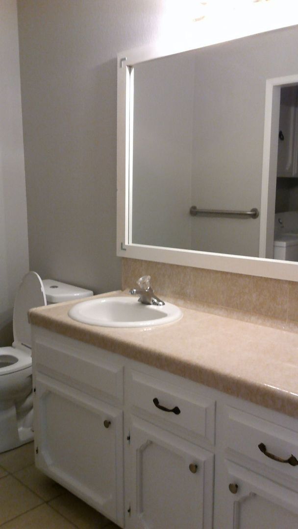 Building Photo - 1441 W Norwich Ave