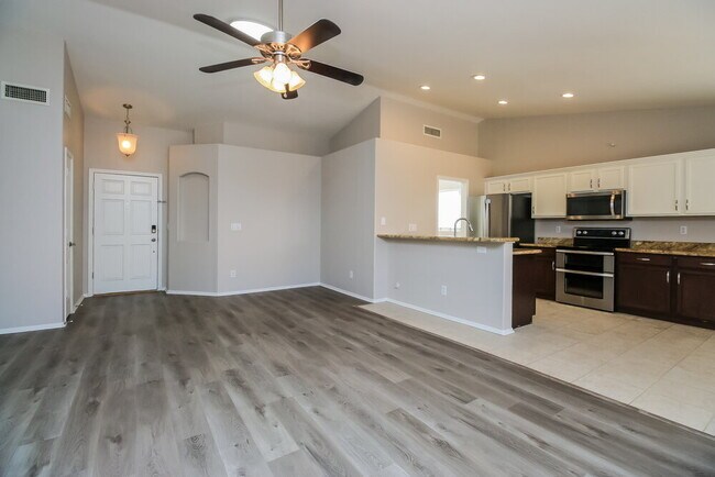 Building Photo - 1620 E Golden Ln