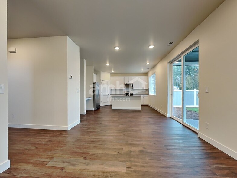 Building Photo - 7817 Verona Lp SW