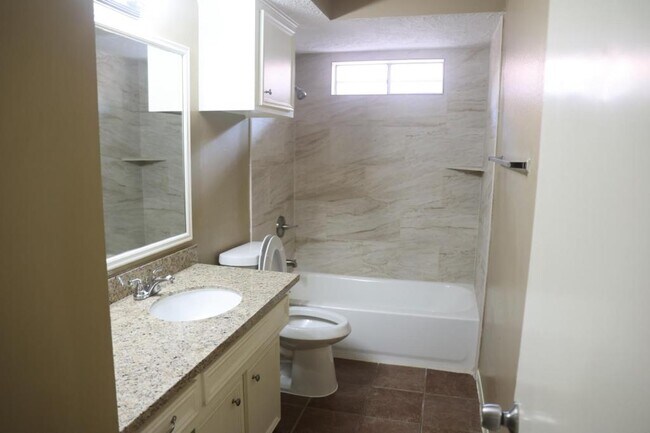 Building Photo - 23527 Canyon Lake Dr