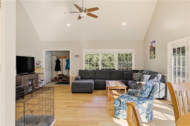 Building Photo - 141 Laurel Ridge Ln