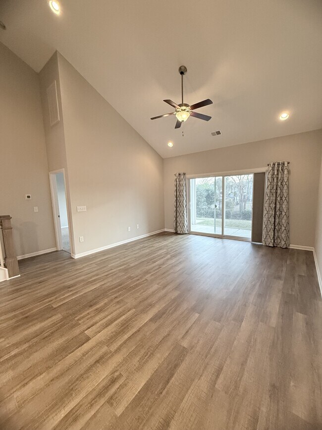 Building Photo - 220 Machrie Lp