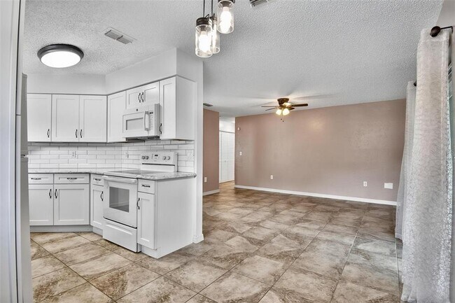 Building Photo - 73 Buttonworth Dr