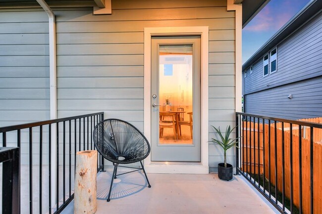 Building Photo - 7400 Daves Landing Dr