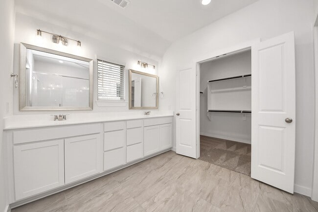 Building Photo - 31815 Autumn Spur Ln