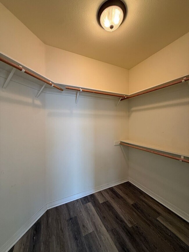 Building Photo - Beautiful Bradley Square Single Story Home With Easy Access to Shopping/101 Frwy