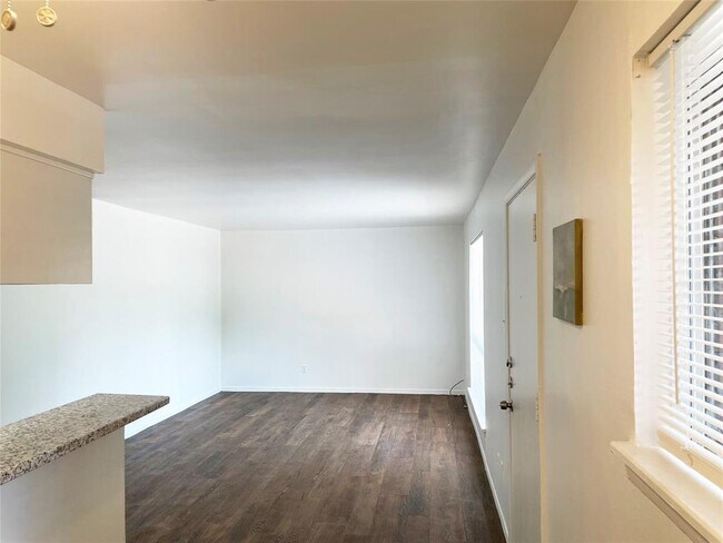 Building Photo - 1529 Wirt Rd