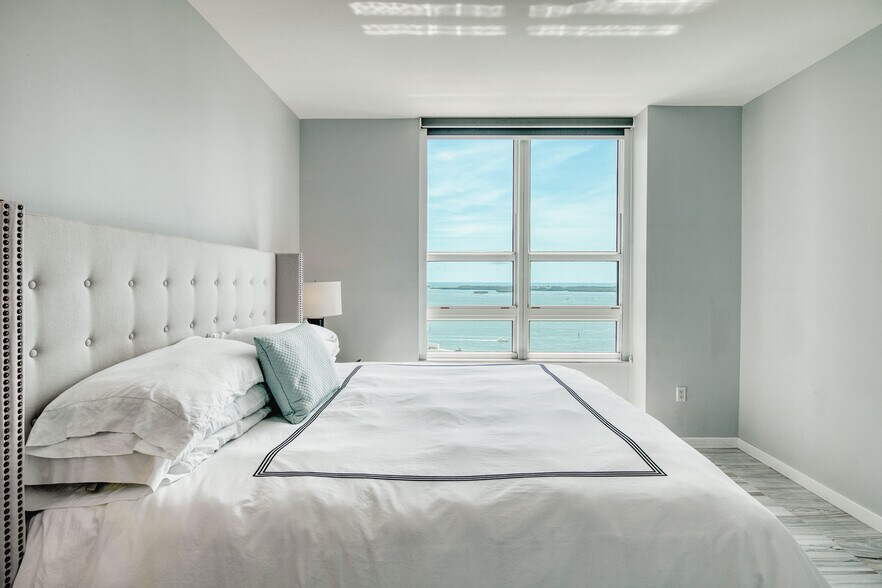 Building Photo - 951 Brickell Ave