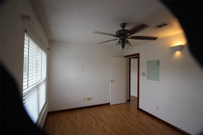 Building Photo - 458 Woodrail Dr