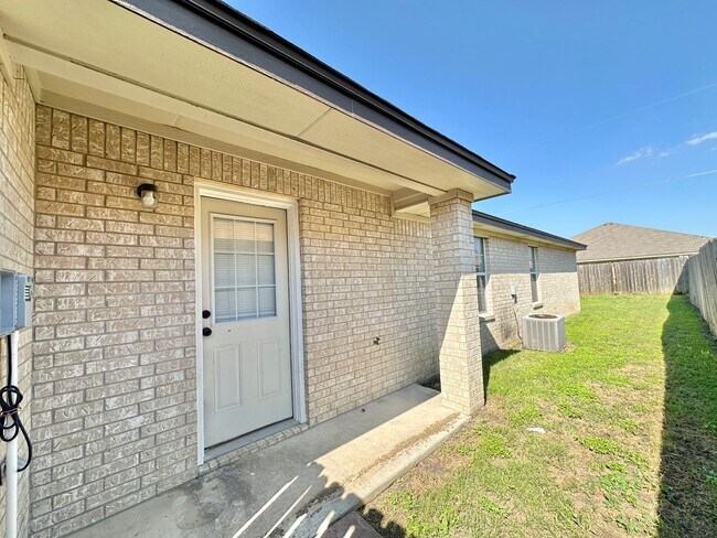 Building Photo - 2608 Seabiscuit Dr