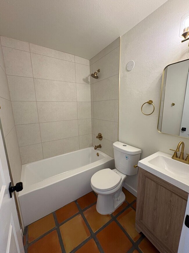 Building Photo - 817 S Melody Ln