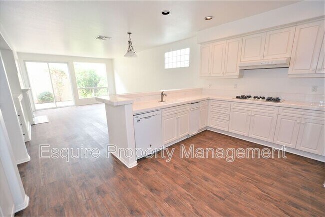 Building Photo - 2861 Golf Villa Way