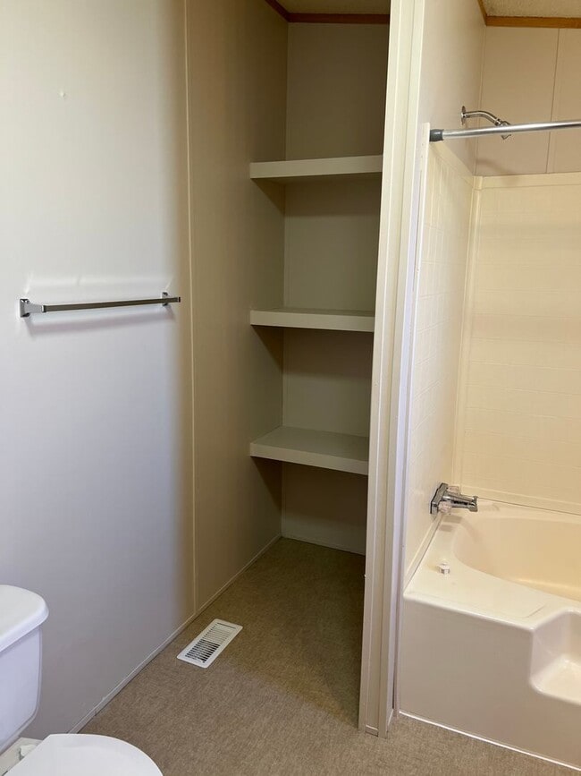 Building Photo - 3 bedroom 2 bathroom Modular Home in Babcock Vista!