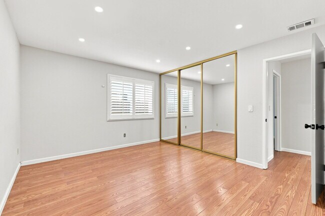 Building Photo - 33588 Bardolph Cir