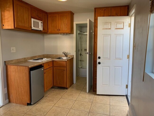 Building Photo - Silverstrand | Oxnard | Newly Renovated 2 Bed + 2 Bath | Office Space!