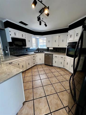 Building Photo - 4649 Oak Knoll St