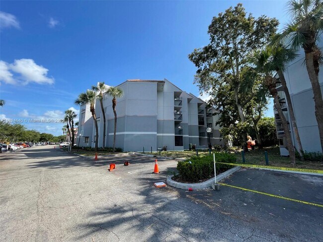 Building Photo - 1750 N Congress Ave