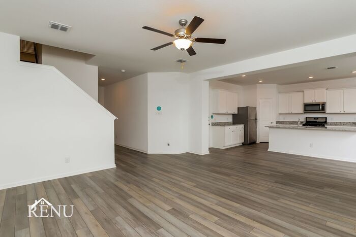 Building Photo - 3026 Jackson Smt