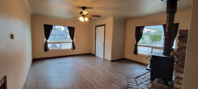 Building Photo - Anderson Home With Lots Of Character!  2 Bedroom 1 Bath With Carport and Shop