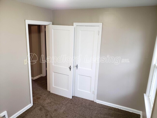 Building Photo - $599 Security Deposit Special!