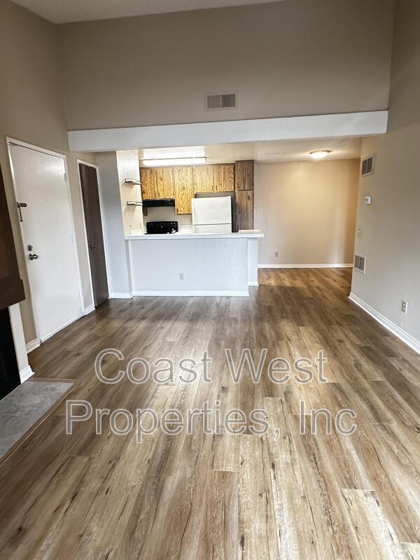Building Photo - 9249 Village Glen Dr