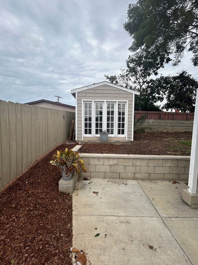 Building Photo - Beautiful 3 Bedroom/2 Bath Single Family H...