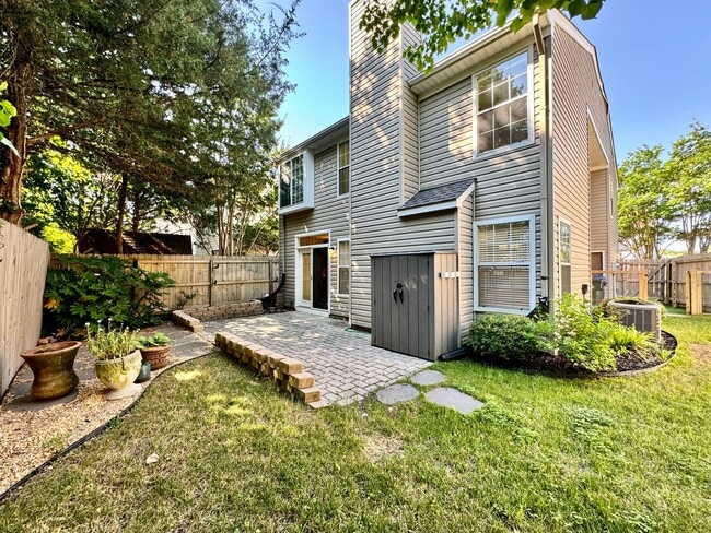 Building Photo - Available 08-08-25 in Cedar Crossing! A Pe...