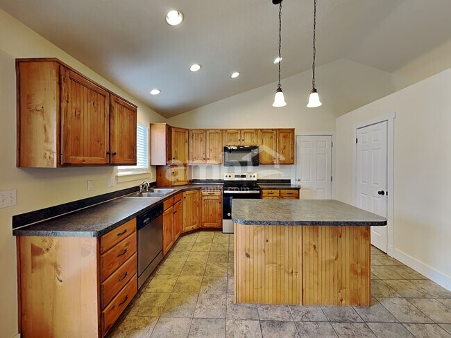 Building Photo - 4915 W 150 N