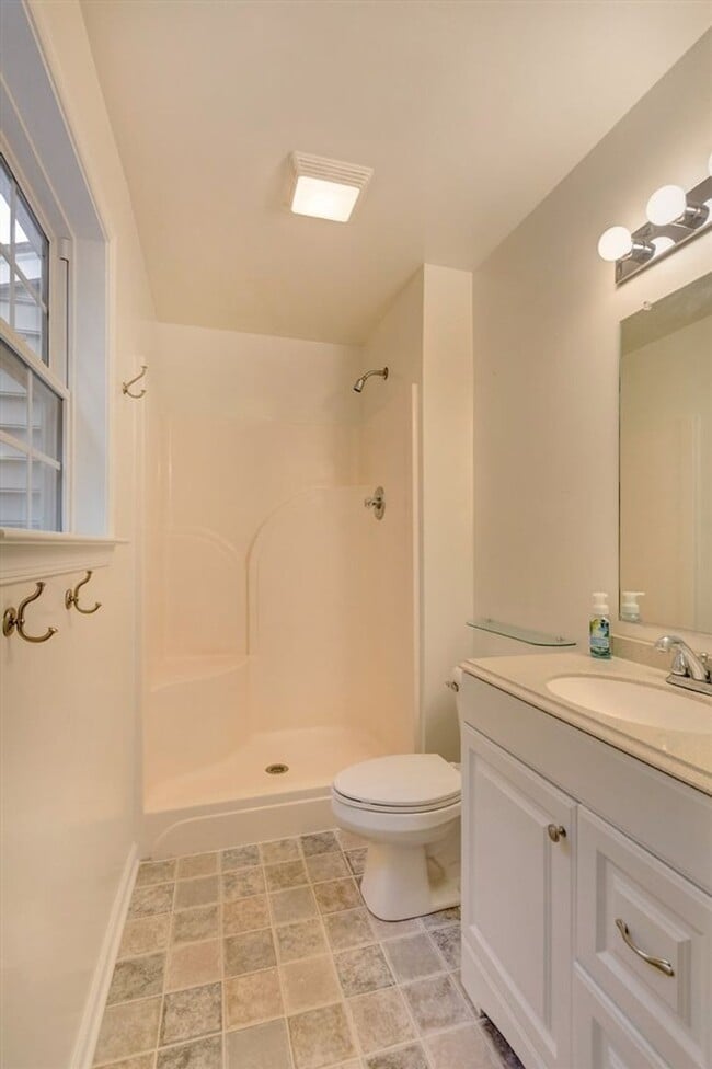 Building Photo - Discover a Hidden Gem with a Great location to downtown, Pantops and UVA, from this modern gorgeo...