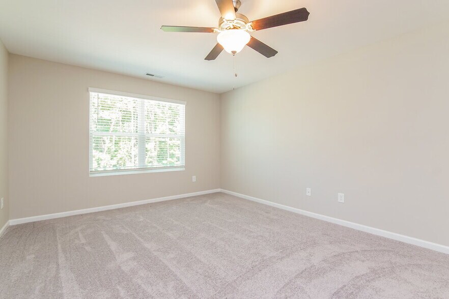 Building Photo - 522 Landing View Dr