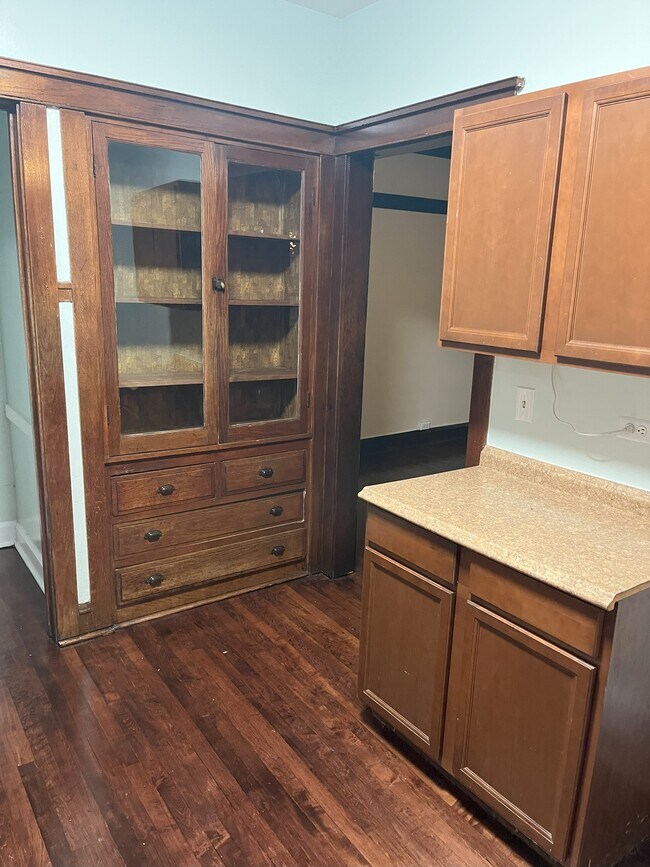 Kitchen - 3135 W Eastwood Ave
